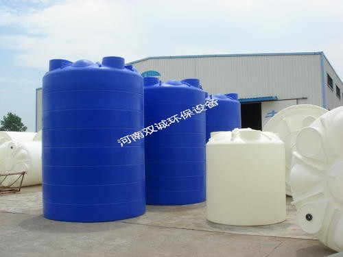 【雙誠儲罐】塑料儲水罐與水箱有什么區別?